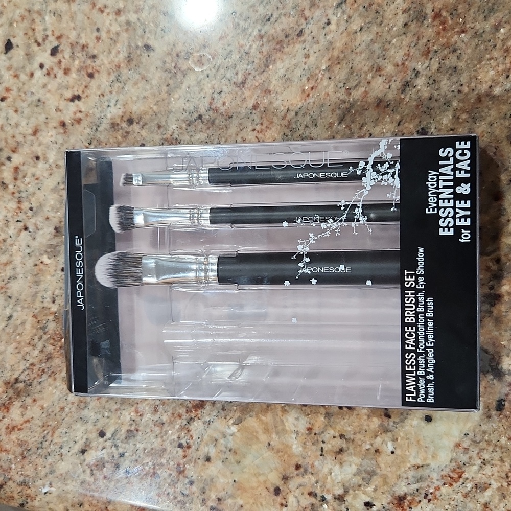 Japonesque face brush set